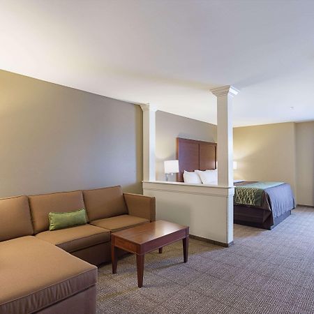 Comfort Inn & Suites Zachary Bagian luar foto